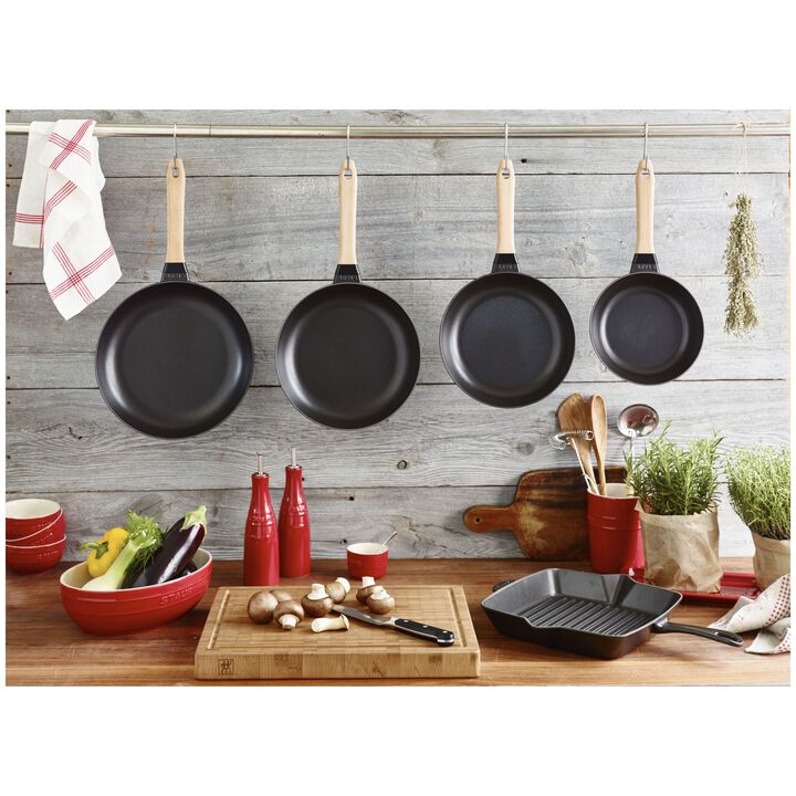 Pans, Poêle avec poignée en bois 24 cm, Noir, large 3