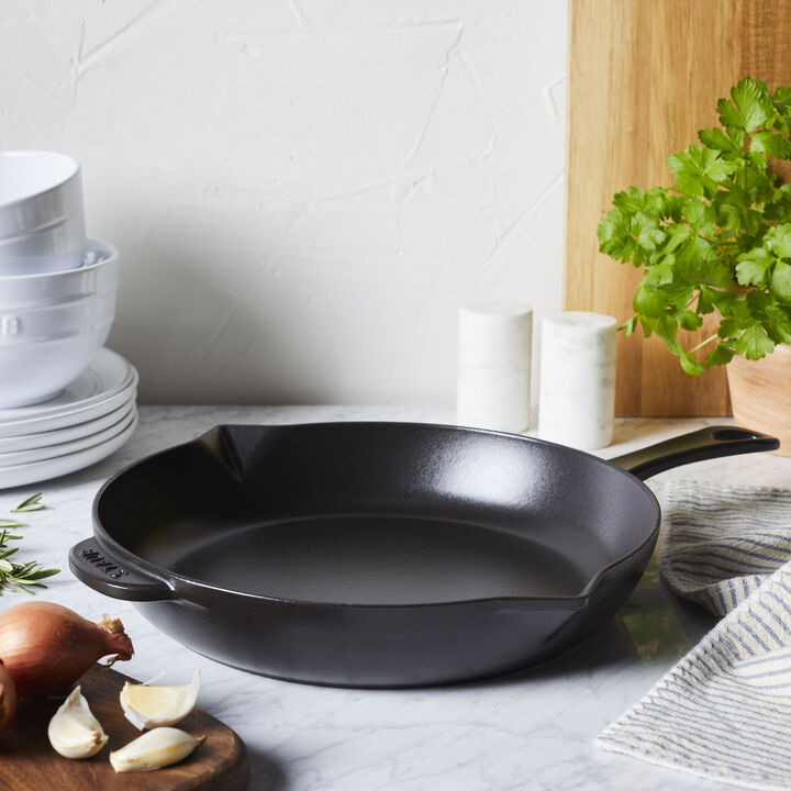 Pans, 26 cm Cast iron Frying pan black, large 4
