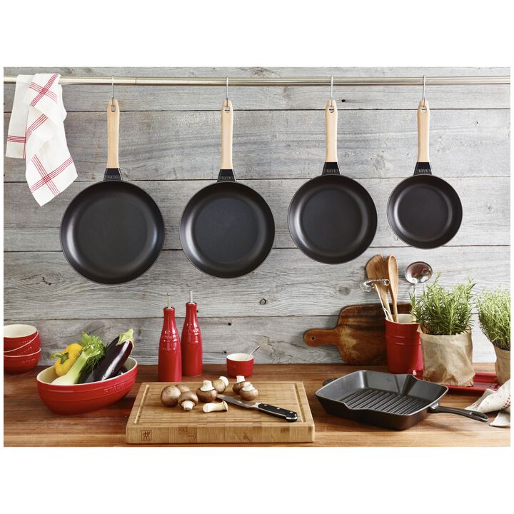 Pans, Poêle avec poignée en bois 26 cm, Noir, large 3