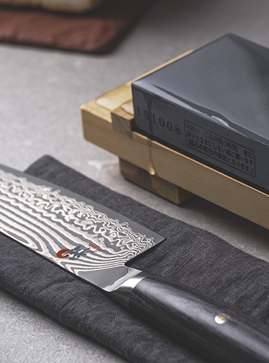 Messer japanischer Art sch&auml;rfen